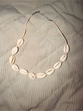 Shell Bead Choker Necklace - White